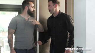 Ce cul sexy chick blonde ne peut pas obtenir assez de bite! Elle met son cul à travailler en prenant intense chatte battre et double gorge profonde action un méchant tripartite. Complet film au Private.com!