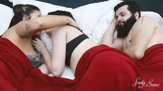 Menage com anal e gozada na cara das duas amiguinhas. (поўны veja няма сеткі) Menage com anal e gozada na cara das duas amiguinhas. (поўны veja няма сеткі)