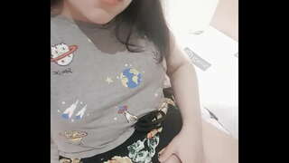 Сексуальна підліток записує відео для свого тата