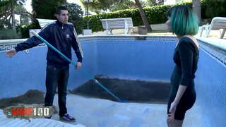 Эмо-подросток с зелеными волосами трахнут глубоко и обкончан в лицо